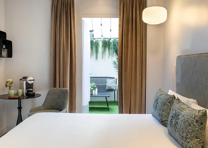 Hotel Eiffel Saint Charles